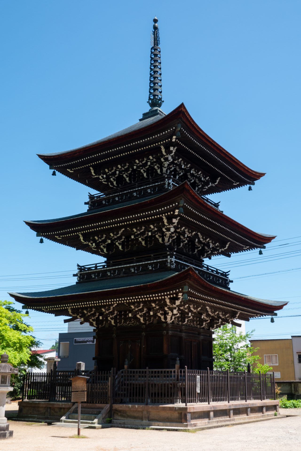 Une pagode à 3 étages dans le temple Hida Kokubun-ji à Takayama